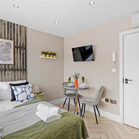 Cosy Heathrow Studios - Parking - Garden 伦敦 外观 照片