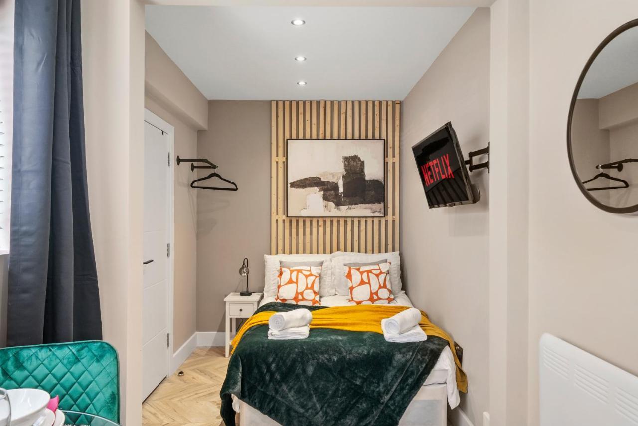 Cosy Heathrow Studios - Parking - Garden 伦敦 外观 照片
