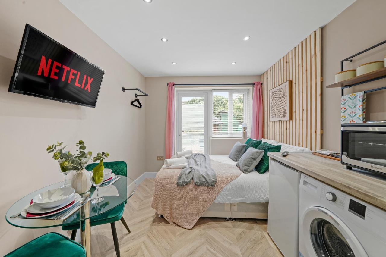Cosy Heathrow Studios - Parking - Garden 伦敦 外观 照片
