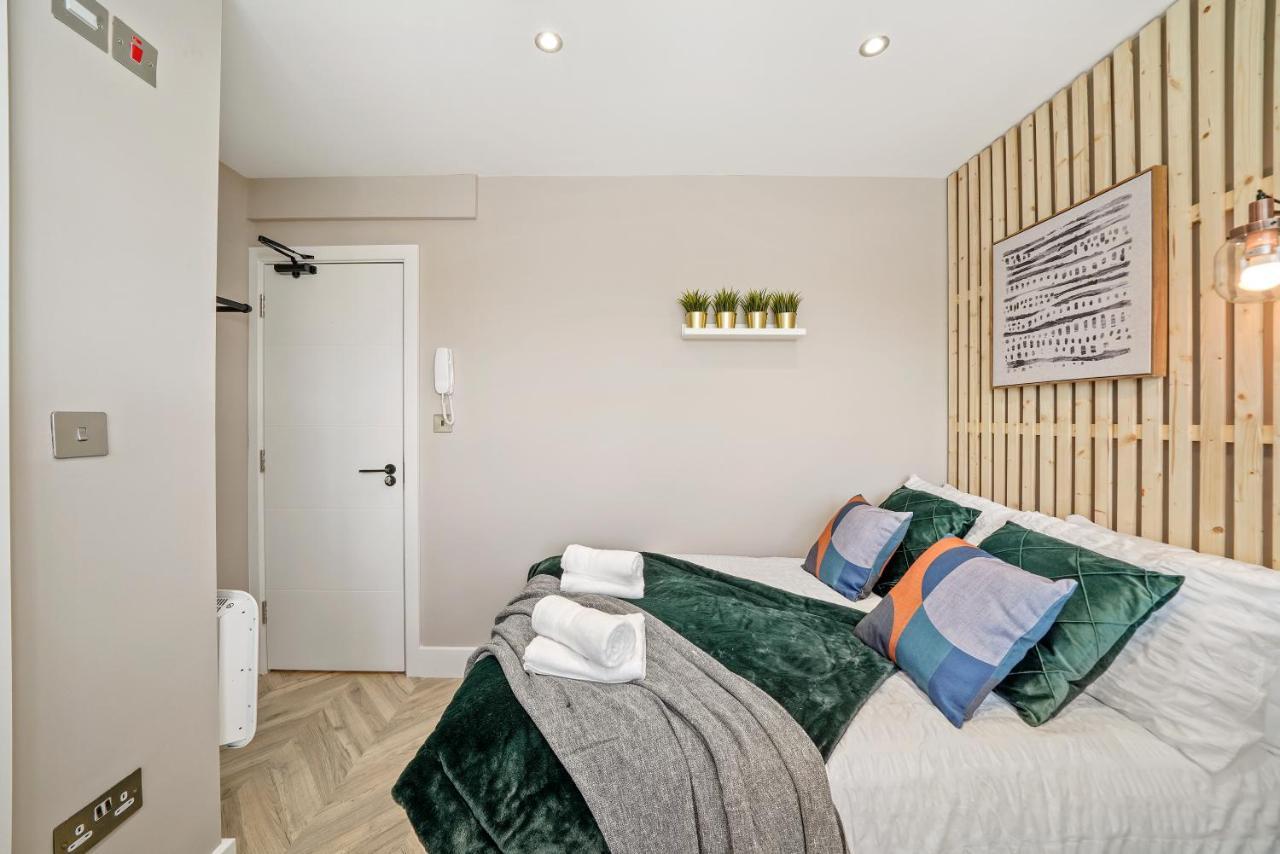 Cosy Heathrow Studios - Parking - Garden 伦敦 外观 照片