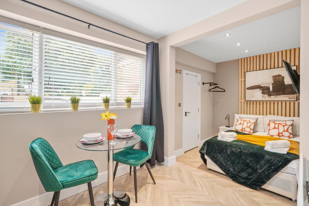 Cosy Heathrow Studios - Parking - Garden 伦敦 外观 照片