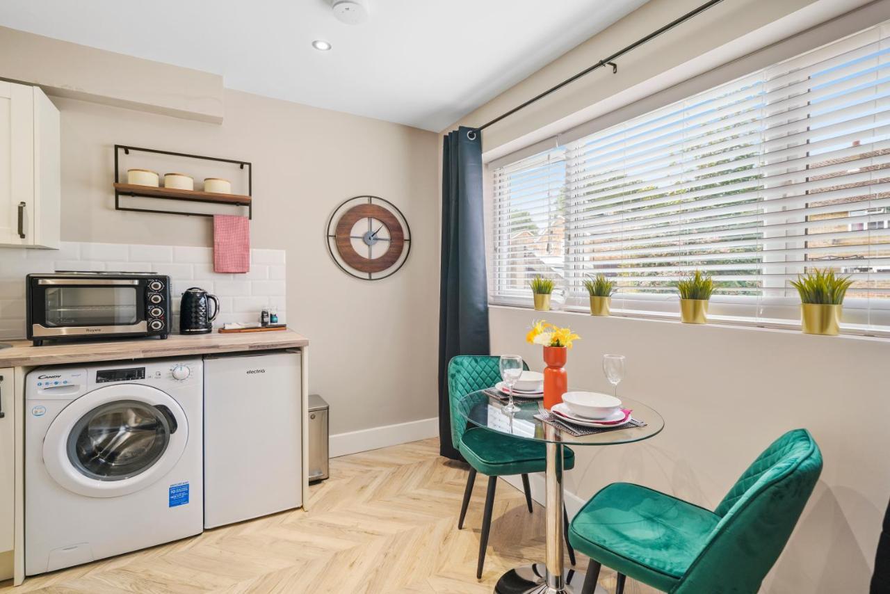 Cosy Heathrow Studios - Parking - Garden 伦敦 外观 照片
