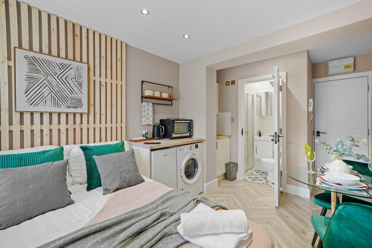 Cosy Heathrow Studios - Parking - Garden 伦敦 外观 照片