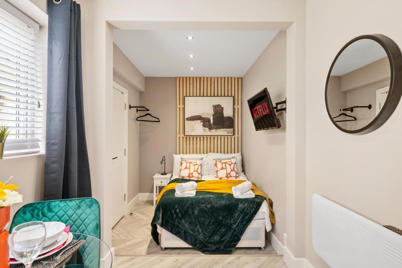 Cosy Heathrow Studios - Parking - Garden 伦敦 外观 照片