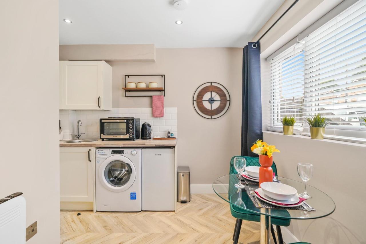 Cosy Heathrow Studios - Parking - Garden 伦敦 外观 照片