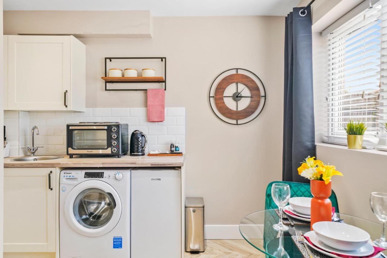 Cosy Heathrow Studios - Parking - Garden 伦敦 外观 照片