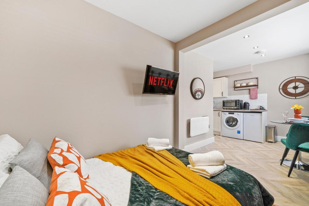 Cosy Heathrow Studios - Parking - Garden 伦敦 外观 照片