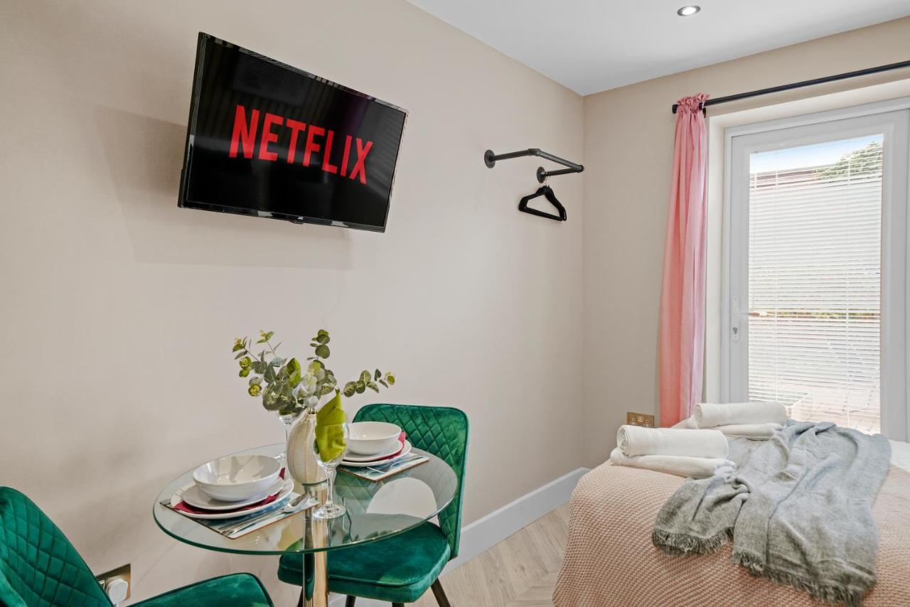 Cosy Heathrow Studios - Parking - Garden 伦敦 外观 照片