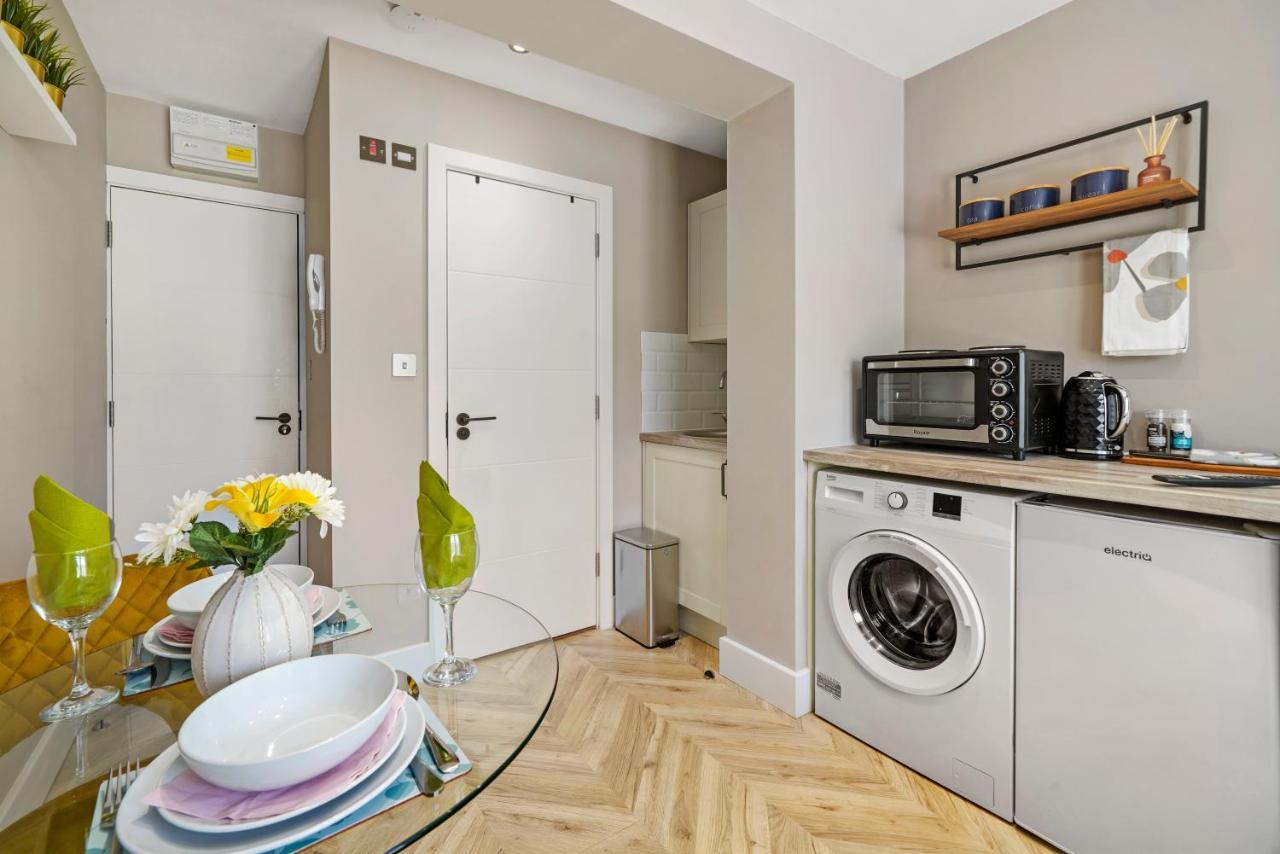 Cosy Heathrow Studios - Parking - Garden 伦敦 外观 照片