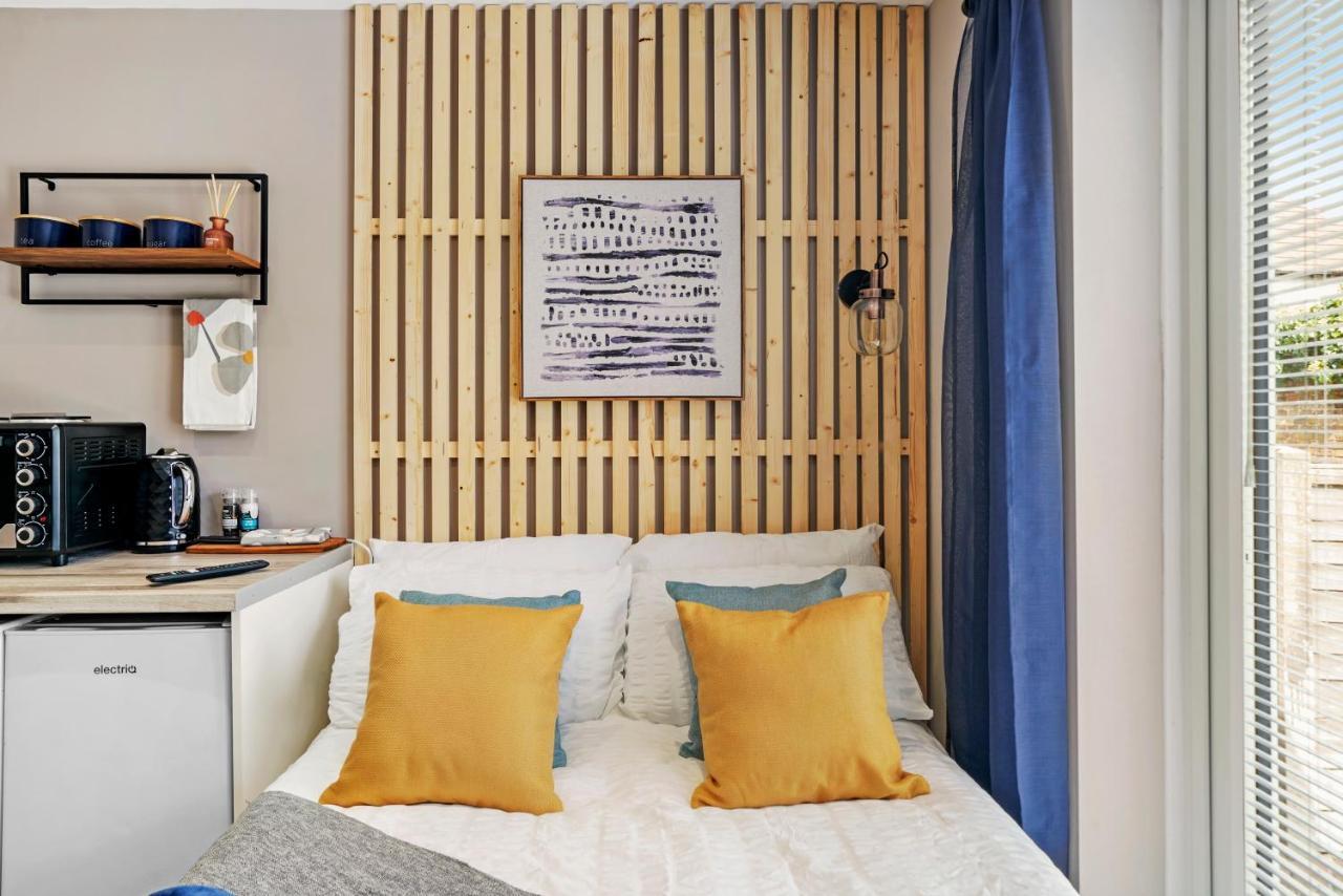 Cosy Heathrow Studios - Parking - Garden 伦敦 外观 照片