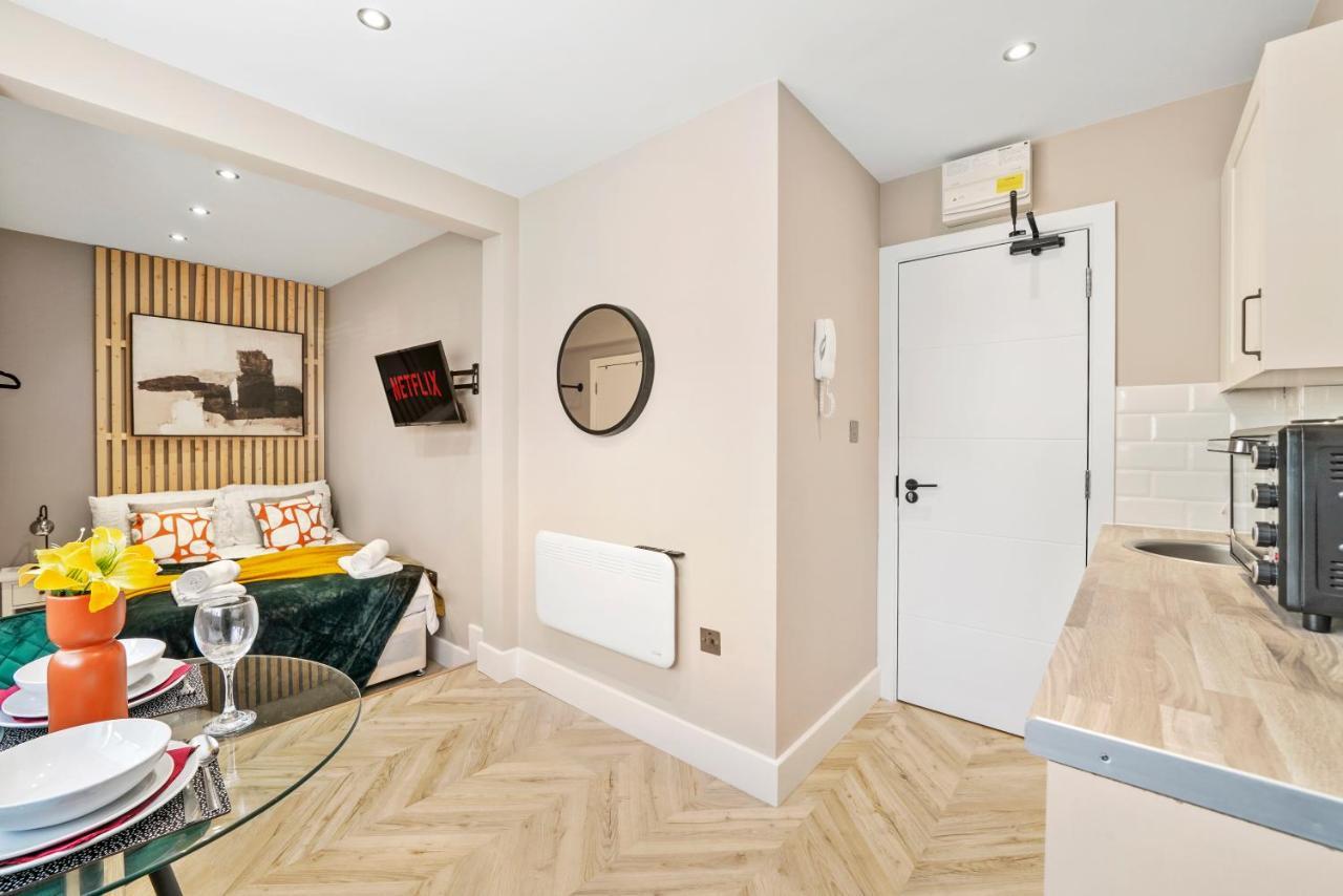 Cosy Heathrow Studios - Parking - Garden 伦敦 外观 照片