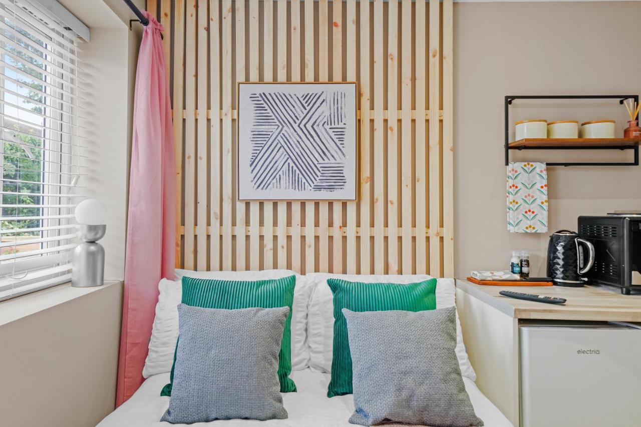 Cosy Heathrow Studios - Parking - Garden 伦敦 外观 照片
