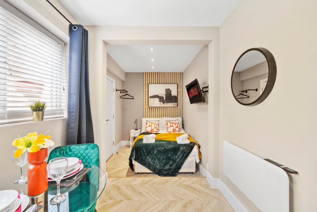 Cosy Heathrow Studios - Parking - Garden 伦敦 外观 照片
