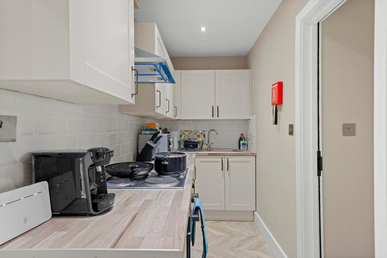 Cosy Heathrow Studios - Parking - Garden 伦敦 外观 照片