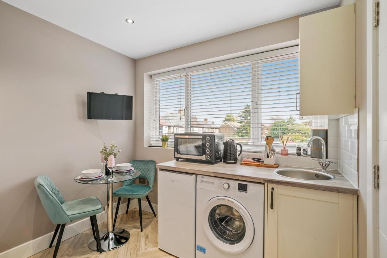 Cosy Heathrow Studios - Parking - Garden 伦敦 外观 照片
