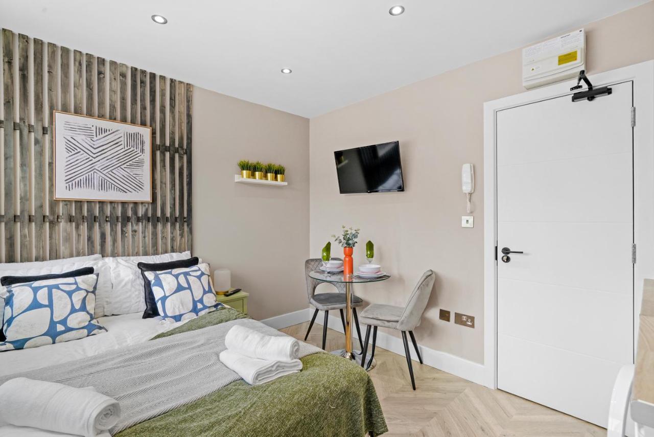 Cosy Heathrow Studios - Parking - Garden 伦敦 外观 照片