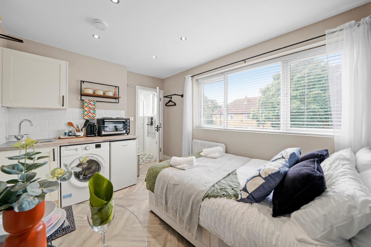 Cosy Heathrow Studios - Parking - Garden 伦敦 外观 照片