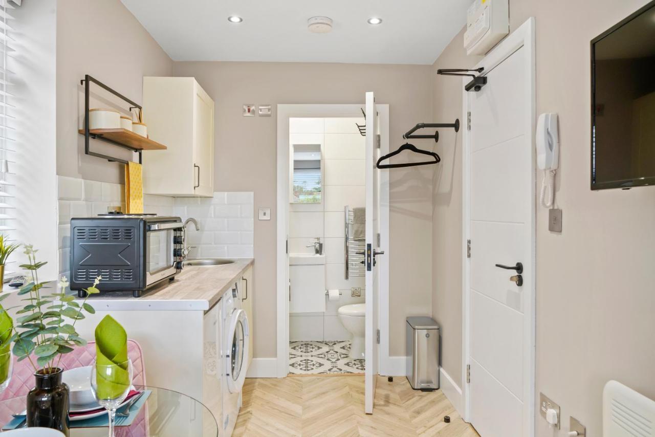 Cosy Heathrow Studios - Parking - Garden 伦敦 外观 照片