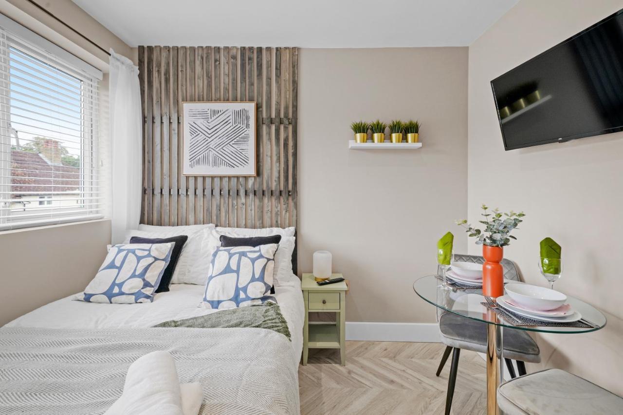 Cosy Heathrow Studios - Parking - Garden 伦敦 外观 照片