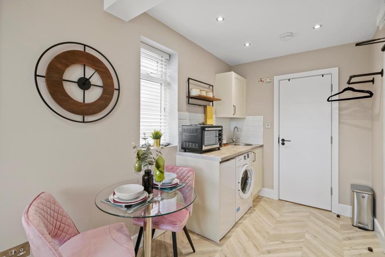 Cosy Heathrow Studios - Parking - Garden 伦敦 外观 照片